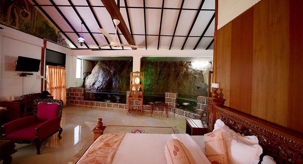 Hotel Ella Mount Heaven Extérieur photo