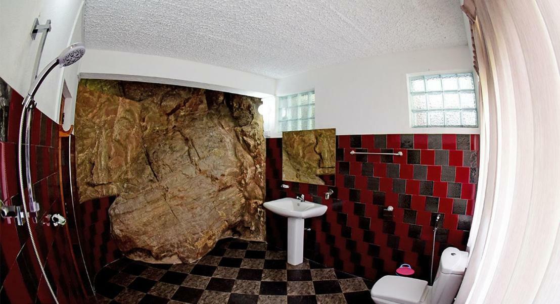 Hotel Ella Mount Heaven Extérieur photo