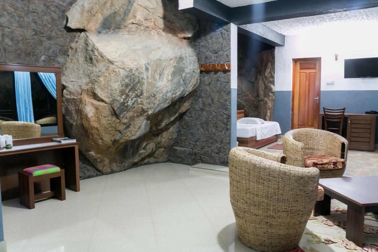 Hotel Ella Mount Heaven Extérieur photo